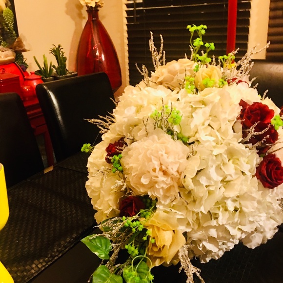 Artificial floral arrangement - Picture 2 of 3
